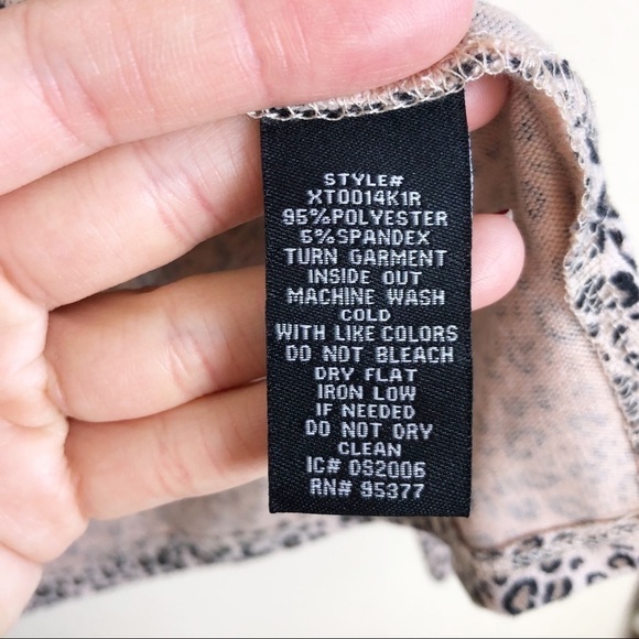 New Sanctuary V-neck Cozy Pocket Sleeve Top in Mini Leopard - Picture 7 of 10